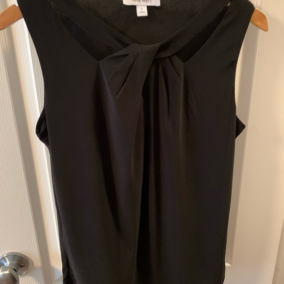 Nine West cut out sleeveless top - Picture 2 of 5